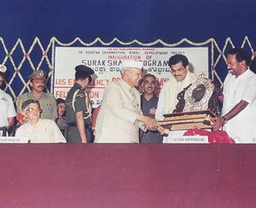 http://demo.sdmesociety.in/veerendrahegde/wp-content/uploads/2022/07/1993RajashriAward.jpg