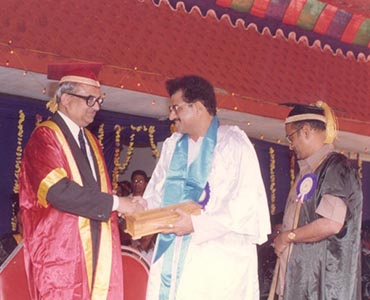 http://demo.sdmesociety.in/veerendrahegde/wp-content/uploads/2022/07/1994DocotrateAward.jpg