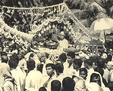 http://demo.sdmesociety.in/veerendrahegde/wp-content/uploads/2022/07/DvhPattabhisheka026.jpg