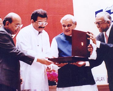 http://demo.sdmesociety.in/veerendrahegde/wp-content/uploads/2022/07/FICCIAWARD-2.jpg