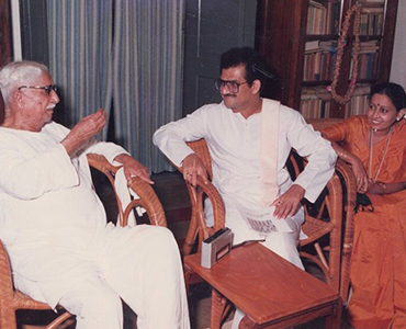 http://demo.sdmesociety.in/veerendrahegde/wp-content/uploads/2022/07/Kuvempu_DVH.jpg