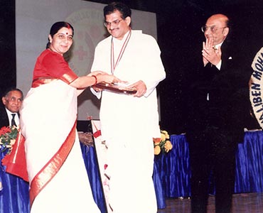 http://demo.sdmesociety.in/veerendrahegde/wp-content/uploads/2022/07/diwaliben02copy.jpg