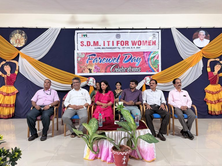 SDM Women’s ITI Bids Farewell to Outgoing Students