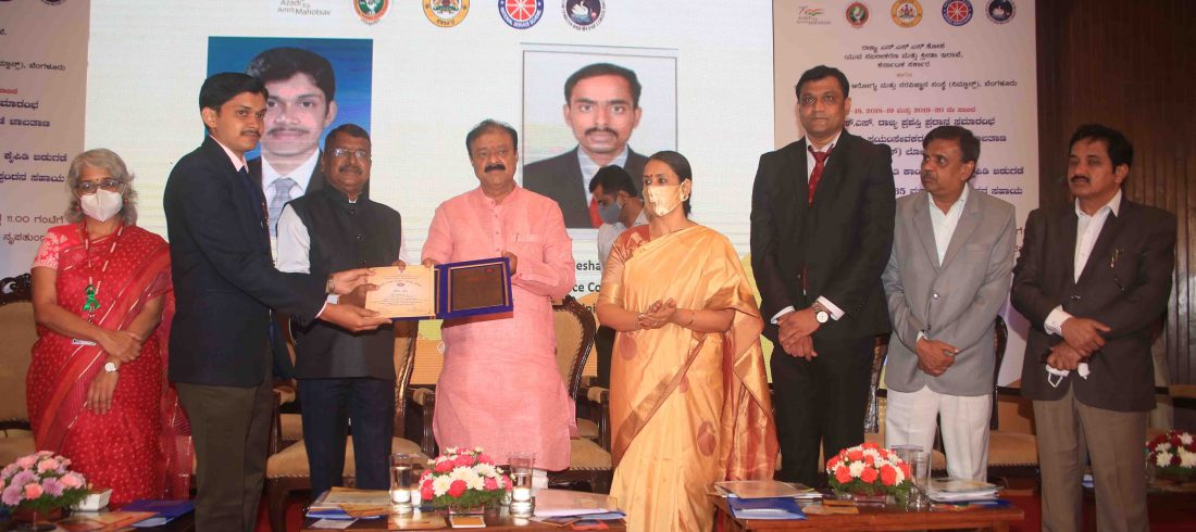 Mr.-Dhanush-Receiving-Best-NSS-Volunteer-State-Award-2017-18-1100x490