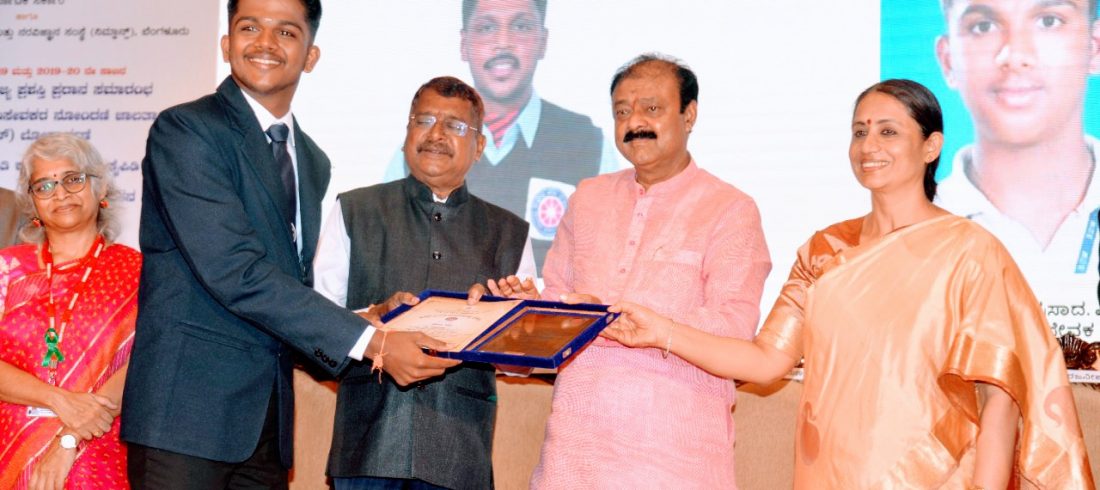 Mr.-Sathya-Prasad-Receiving-Best-NSS-Volunteer-State-Award-2019-20-1100x490