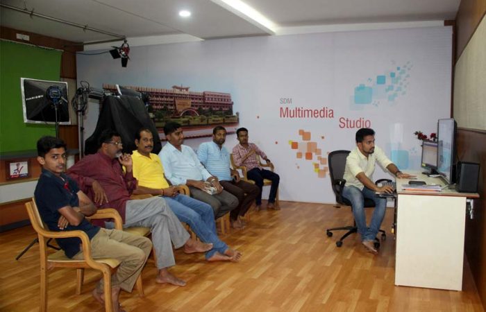 Suddi-Bidugade-TeamSulliya-Visited-to-Studio